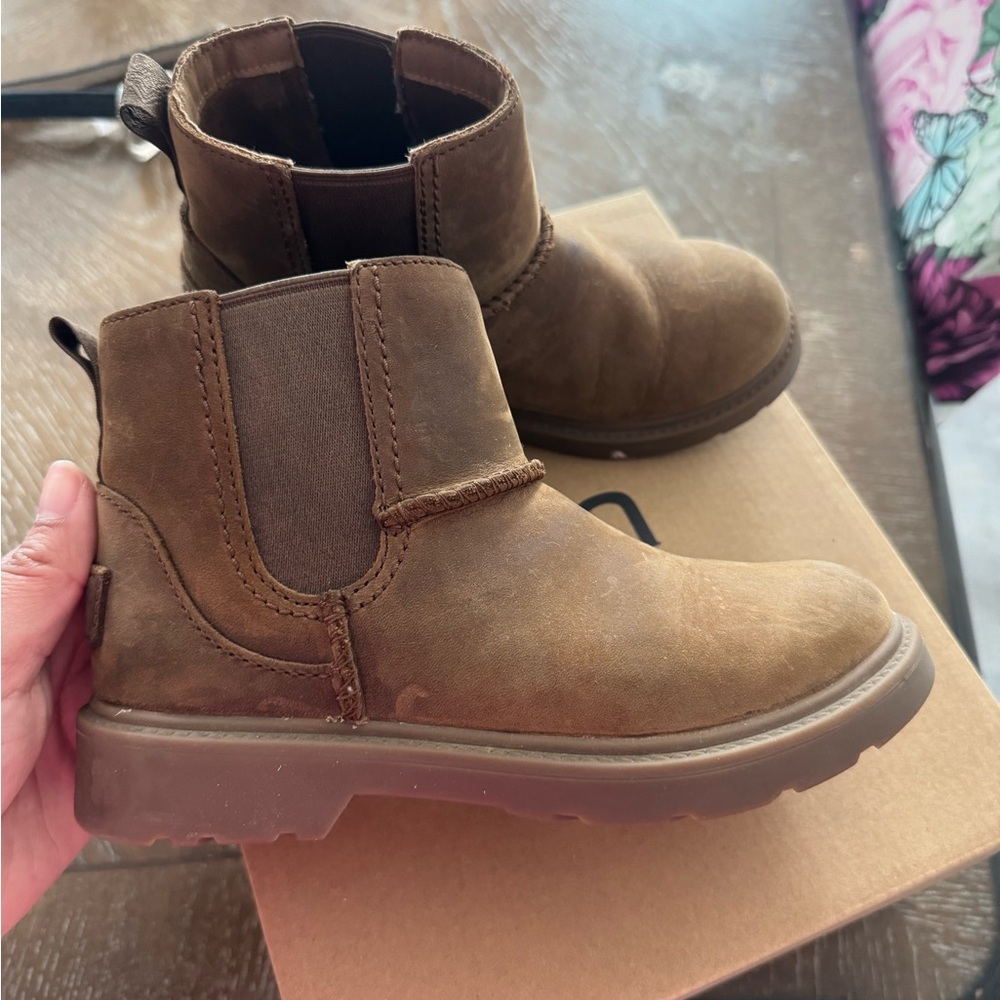 Ugg kid Chelsea boot